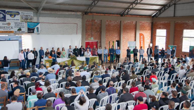 Encontro de Fruticultores reúne participantes de mais de 40 cidades do sul do país